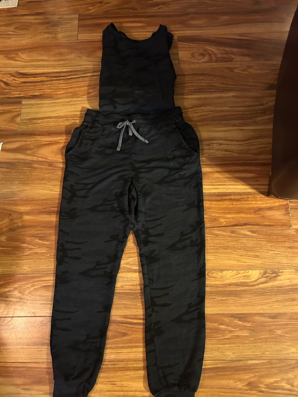 Sundry for Evereve Blk Camo Trapeze Sweatshirt & Jogger Pants set Sz 2 (med).